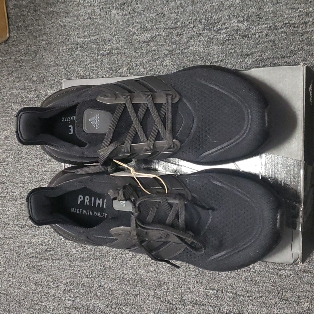 Adidas Ultraboost 21w size 9 style FZ 2762
